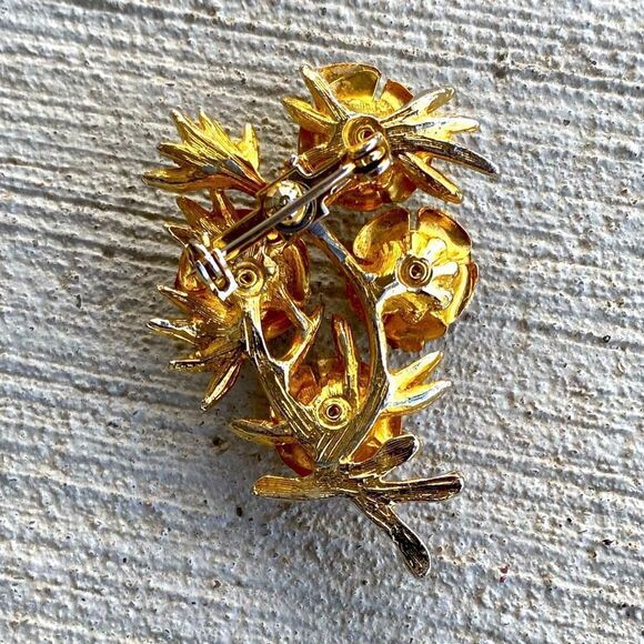 😍2/$20 Vintage 𝅺Brooch Gold Coloured Rose Vine 2”x1.2” - Picture 4 of 4